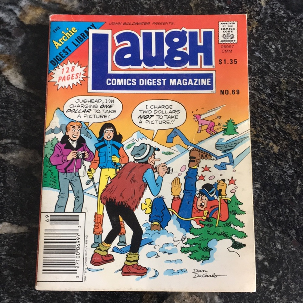 Archie Comic Digests and Christmas Comic - Picture 4 of 11